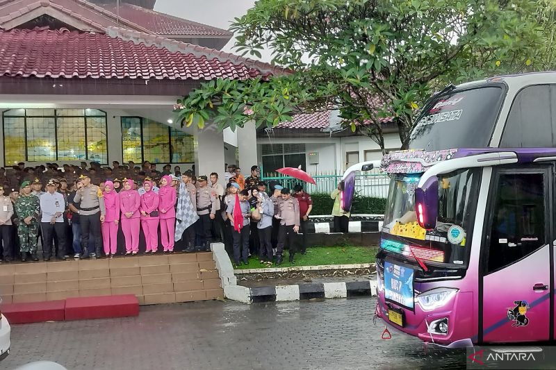 Polres Bogor memberangkatkan 450 warga mudik gratis