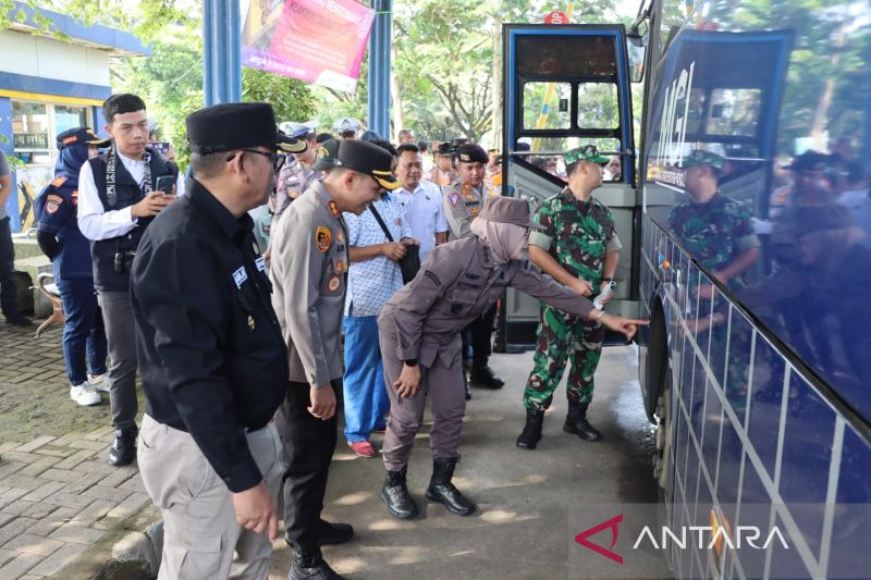 Seluruh angkutan Lebaran wajib lolos uji layak operasi, kata Kapolres Sukabumi Kota