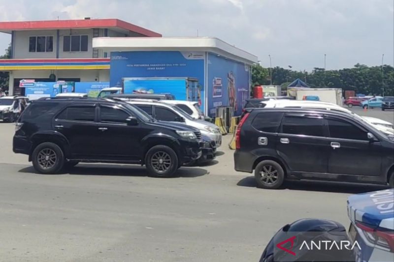 Polisi mulai berlakukan buka tutup di rest area KM57 tol Japek