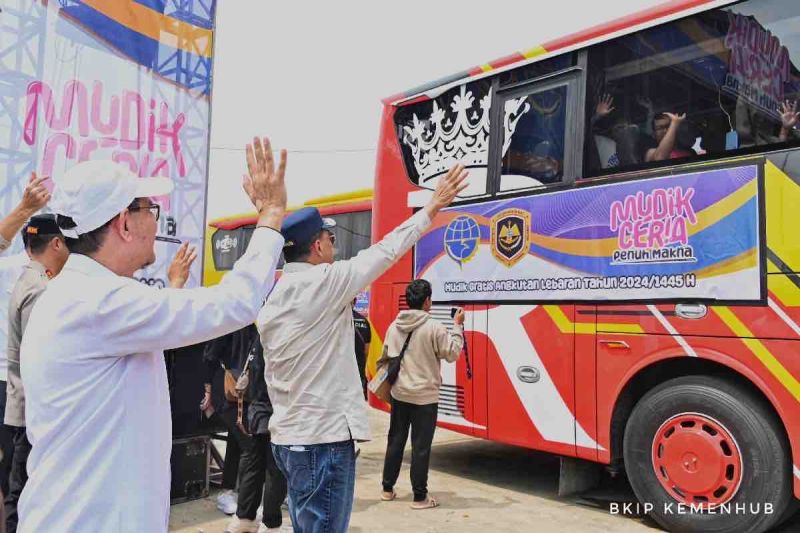 Menteri Budi Karya lepas keberangkatan mudik gratis di Terminal Jatijajar Depok