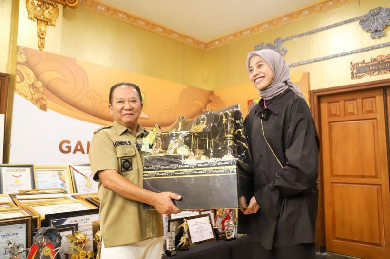 Atlet voli Megawati Hangestri mudik disambut Bupati Jember
