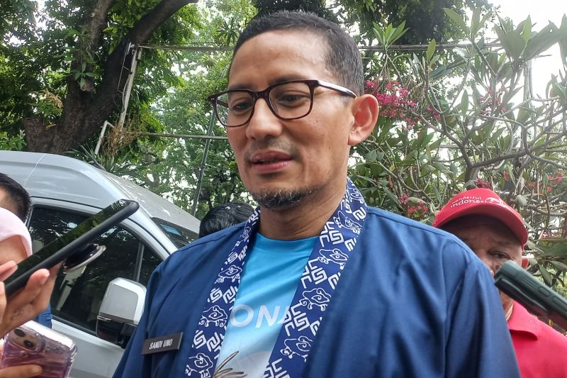 Menparekraf mengaku masih berjuang atasi tiket transportasi yang mahal