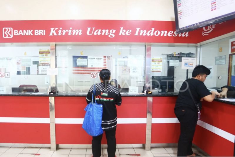 Pengiriman uang Pekerja Migran Indonesia di Malaysia jelang Idul Fitri