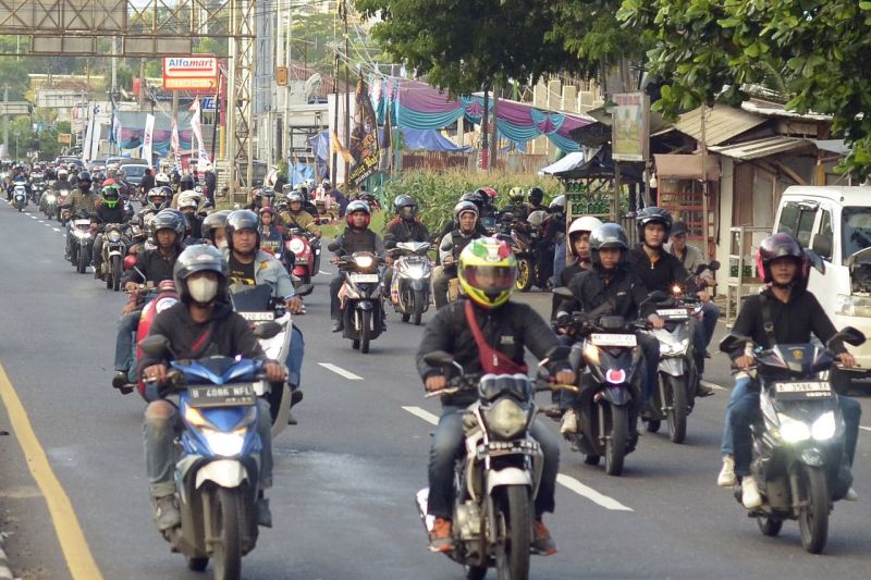 Pemudik bersepeda motor di Jalinsum Lampung