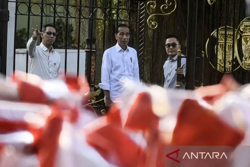 Kemarin, Jokowi gelar open house sampai Gunung Semeru Meletus