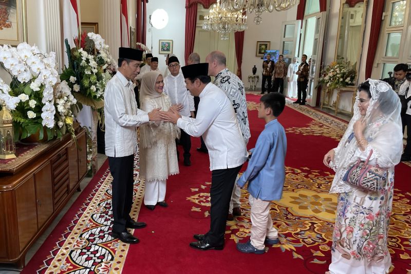 Presiden Jokowi sambut para tamu peserta gelar griya di Istana Negara