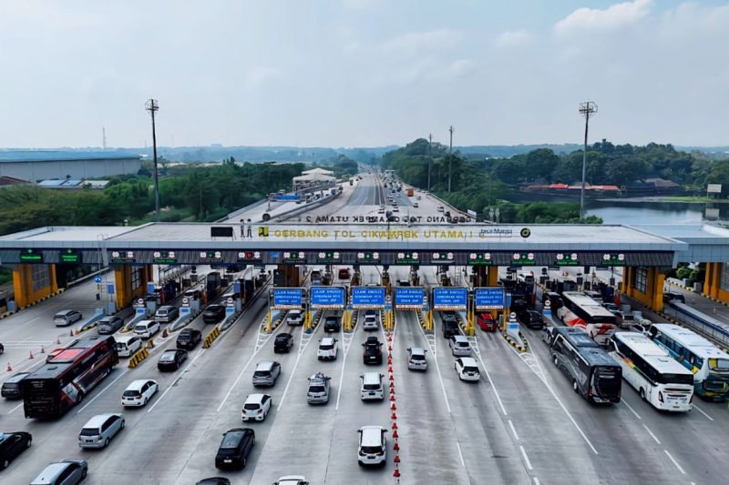 Pengguna jalan tol jalur contraflow wajib patuhi rambu lalu lintas dan arahan petugas