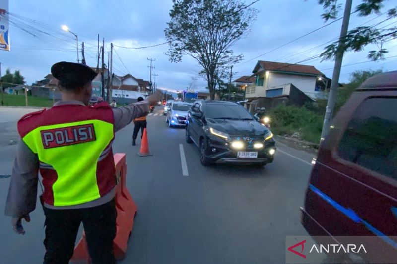 Polres Garut turunkan tim urai atasi kamacetan kendaraan di jalur wisata