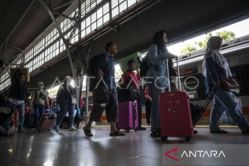 KAI Daop 1 Catat 46 Ribu Pemudik Kembali Ke Jakarta Hari Ini - ANTARA News