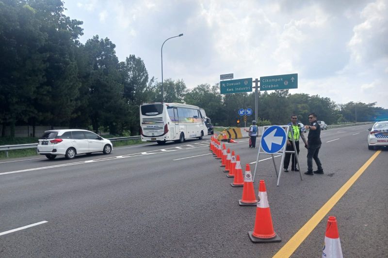 JTT alihkan lalu lintas Tol Japek keluar GT Kalihurip