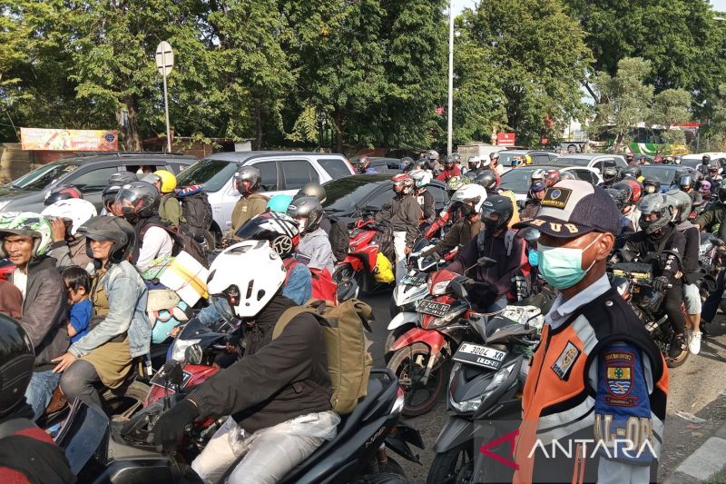 Dishub Kota Cirebon: 43.474 kendaraan menuju Jakarta pada H+4 Lebaran