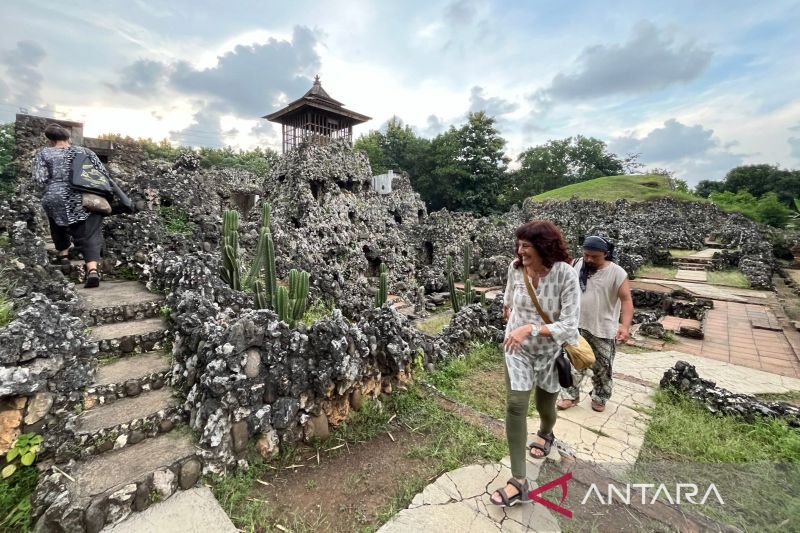 Taman Goa Sunyaragi Cirebon dikunjungi ribuan wisatawan selama libur Lebaran