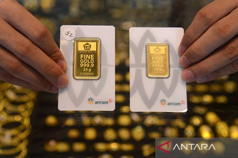 Harga emas Antam merosot Rp18.000 menjadi Rp1,325 juta per gram