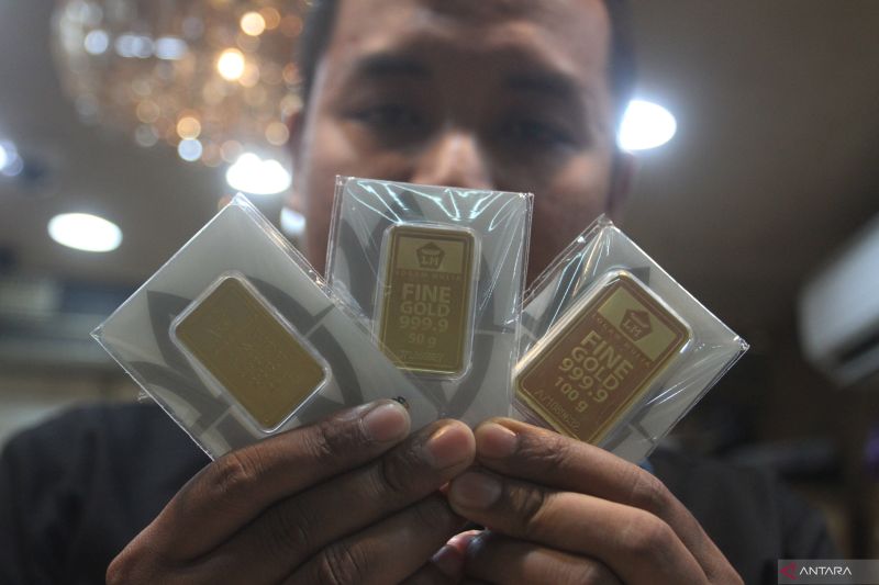 Harga emas Antam melambung Rp17.000 per gram