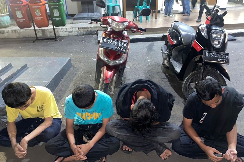 Polisi ringkus 4 pelaku tawuran di Bekasi