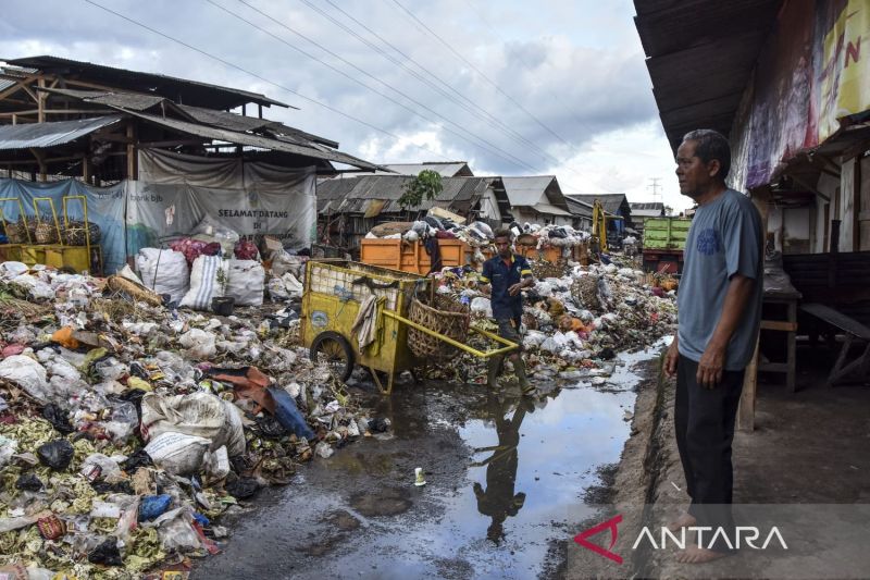 DLH Kota Tasikmalaya kerahkan 15 truk bersihkan sampah dampak libur Lebaran
