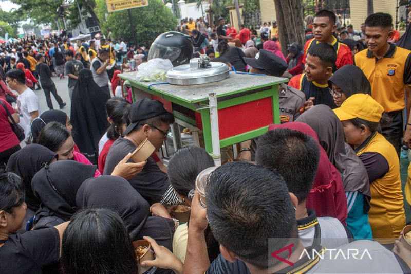 Makan gratis 10 ribu porsi di Palu