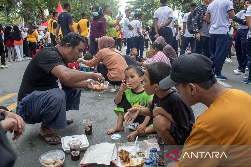 Makan gratis 10 ribu porsi di Palu