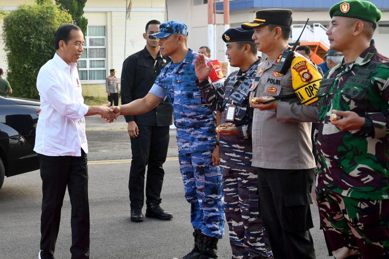 Presiden Jokowi resmikan bandara hingga jalan daerah
