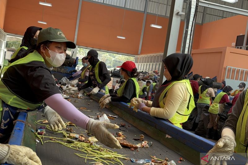 Pemkot Cimahi: TPST Santiong mampu kurangi sampah 50 ton per hari
