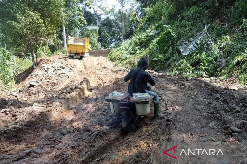 Cianjur perbaiki jalan rusak dari utara hingga selatan