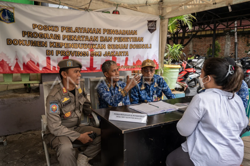 Posko aduan penonaktifan NIK di Jakarta