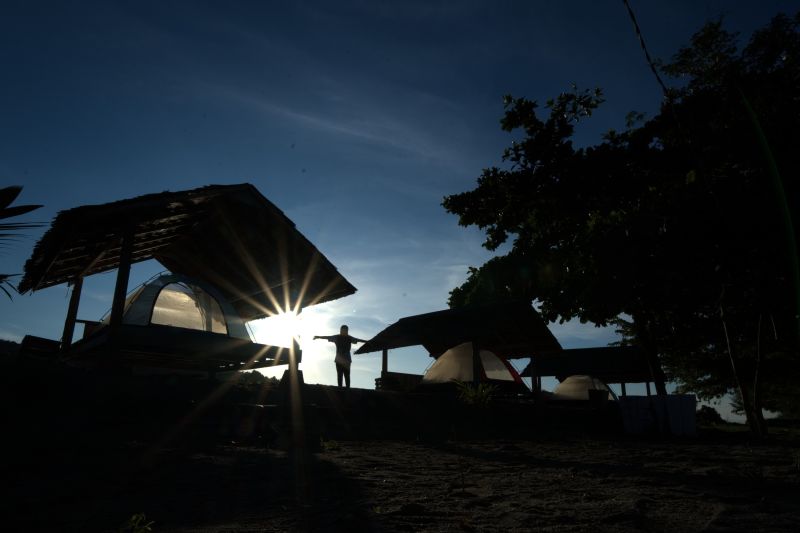 Wisata Pulau Padamarang dan Pantai Shaka di Kolaka