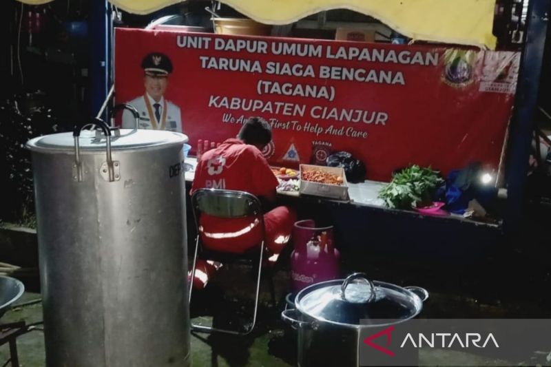 Cianjur bangun dapur umum di pengungsian tanah bergerak