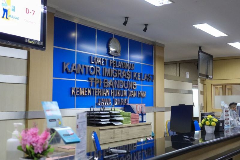 Paspor polikarbonat kini sudah bisa dibuat di Kantor Imigrasi Bandung