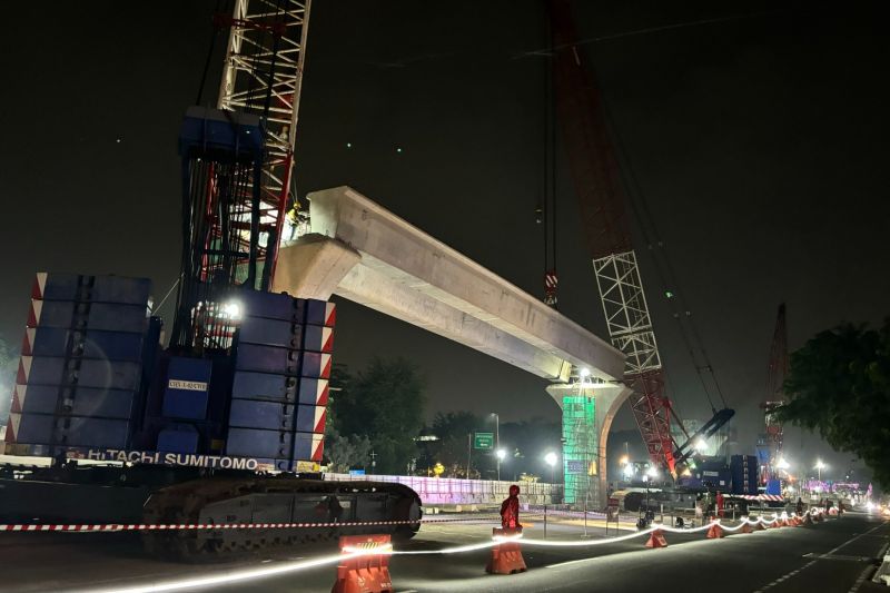 Pembangunan LRT: Waskita Lakukan Pengangkatan Girder Pertama - ANTARA News