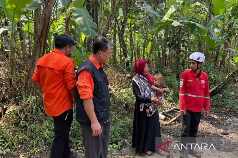 Pemkab Cianjur siagakan tenaga kesehatan di lokasi pengungsian warga Bojongpicung
