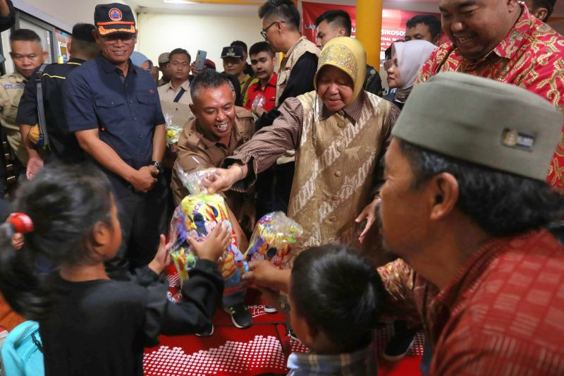 Mensos salurkan santunan untuk korban longsor Garut di Talagajaya