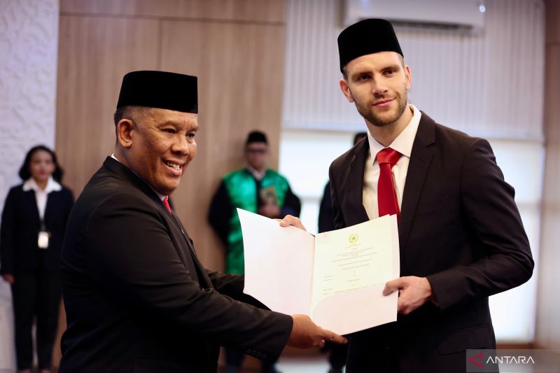 Kiper Maarten Paes sudah sah perkuat timnas Indonesia