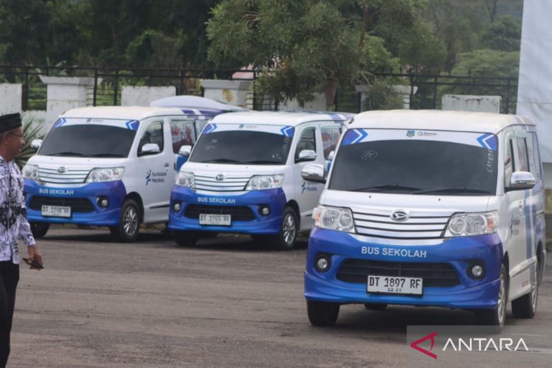 Peresmian Pengoperasian Bus Sekolah Gratis Koltim