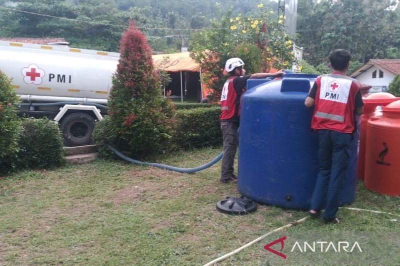 BPBD Cianjur siapkan 10 ribu liter air bersih bagi pengungsi