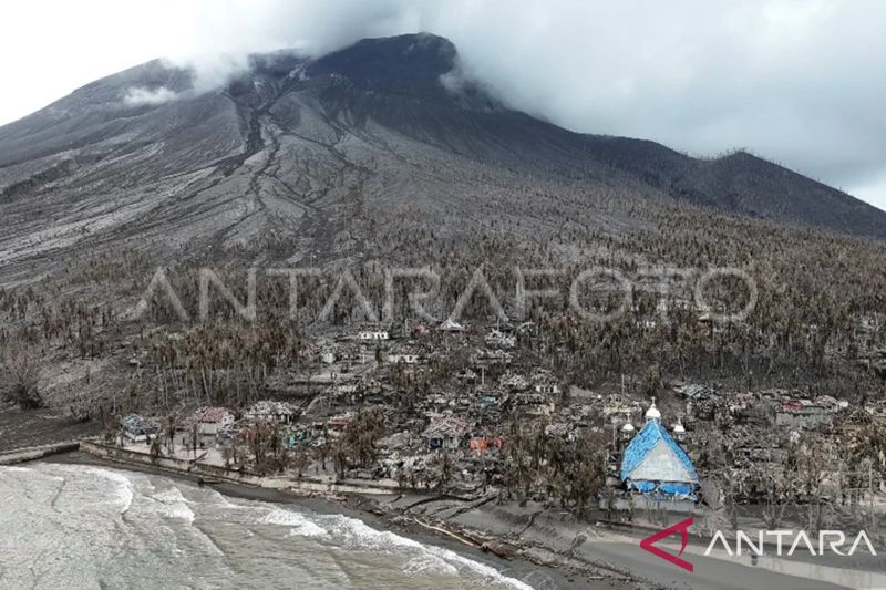 Foto udara desa yang hancur akibat erupsi Gunung Ruang