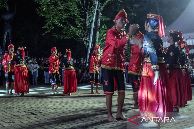 Pagelaran seni dan budaya To Pamona Poso di Palu 