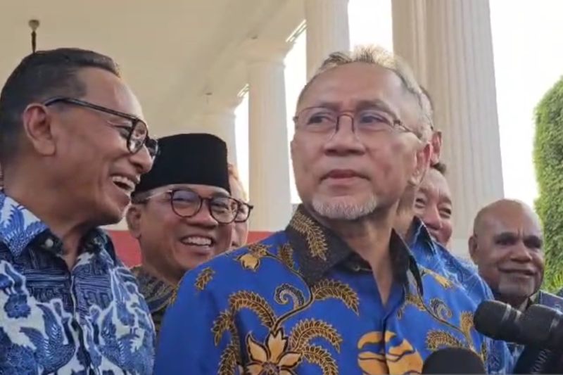 Zulkifli Hasan berseloroh sebut Jokowi pemilik dan keluarga PAN