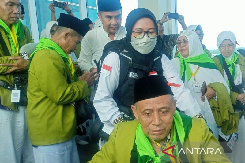 Kemenag lepas keberangkatan calon haji asal Subang di BIJB Kertajati