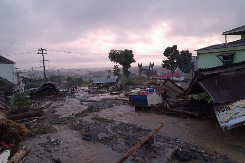 SDN 03 Dan Rumah Warga Galudua, Agam Ambruk Dihantam Galodo (Video ...