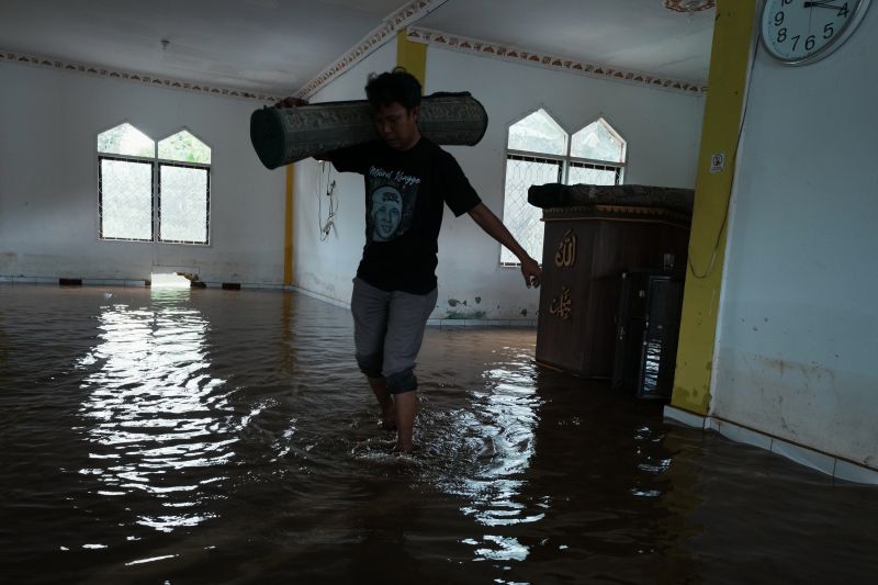 Sekolah dasar dan rumah ibadah terendam banjir di Konawe Utara