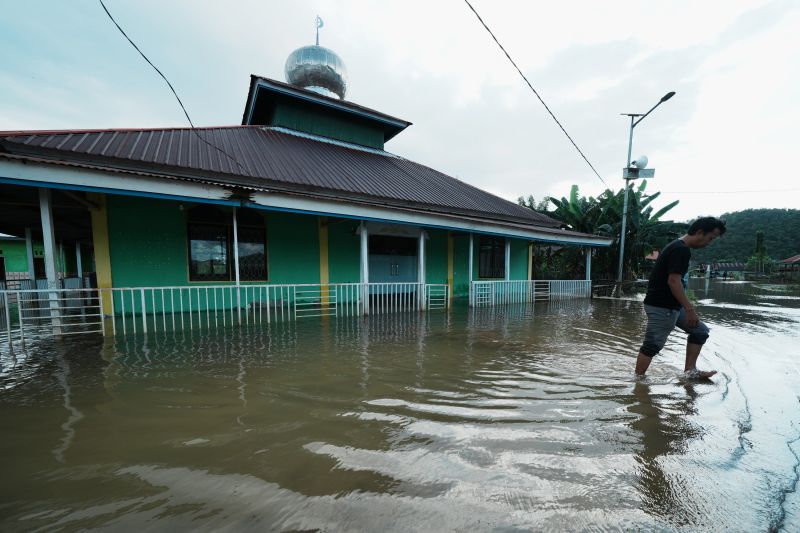 Sekolah dasar dan rumah ibadah terendam banjir di Konawe Utara