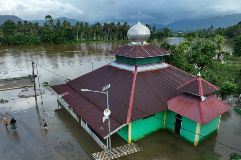 Sekolah dasar dan rumah ibadah terendam banjir di Konawe Utara