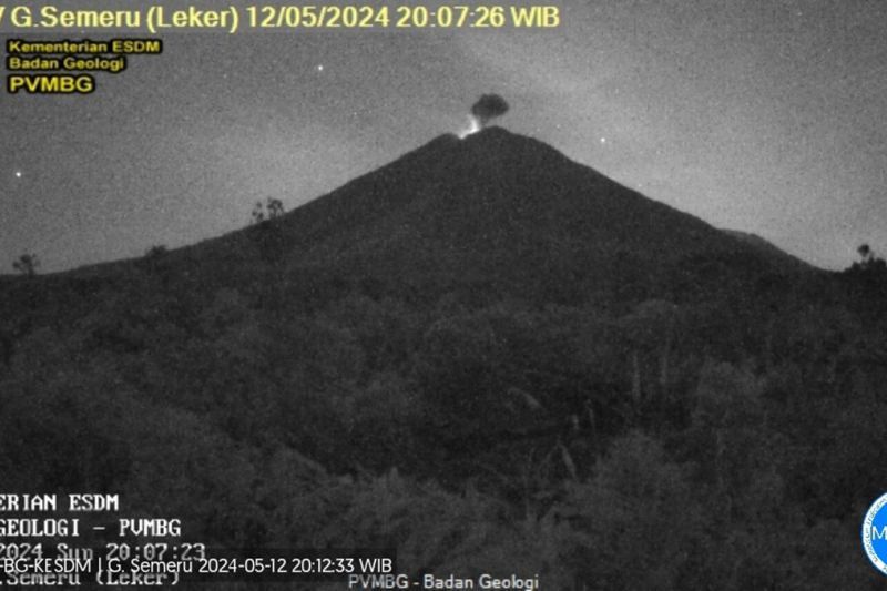 Gunung Semeru erupsi beberapa kali dalam sehari