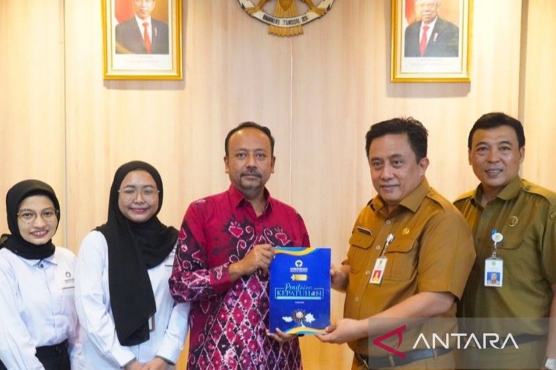 Pemkab Bekasi meraih predikat kepatuhan tinggi atas pelayanan publik