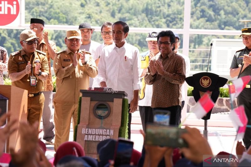 Jokowi resmikan Bendungan Ameroro