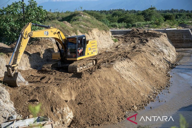 Pembangunan tanggul sungai di bekas likuifaksi Sigi