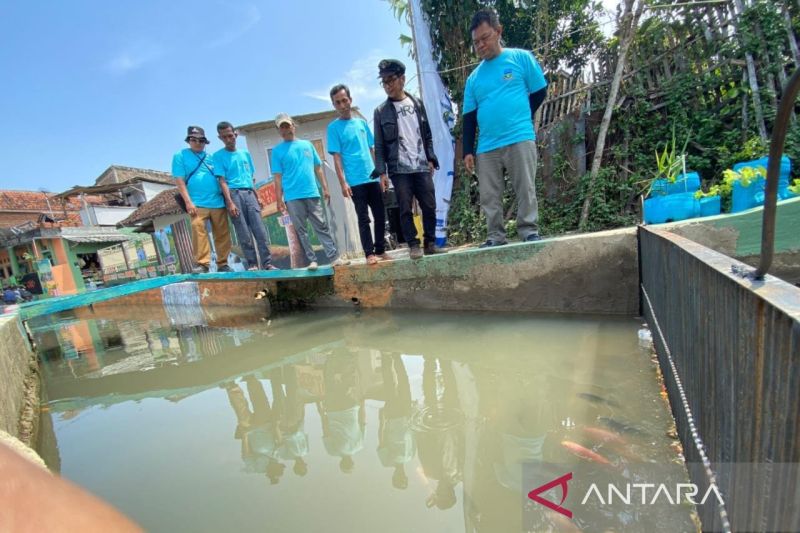 Spektrum - Memanfaatkan aliran sungai perkotaan di Garut untuk budi daya ikan