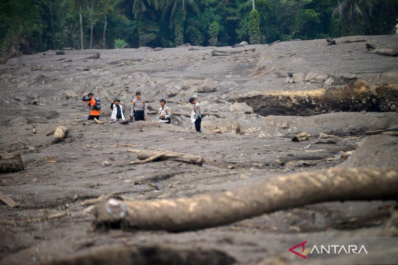 Hari kesembilan pencarian korban banjir bandang di Tanah Datar