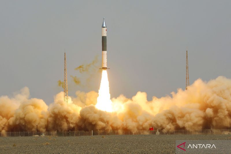 Peluncuran roket pengangkut empat satelit milik China